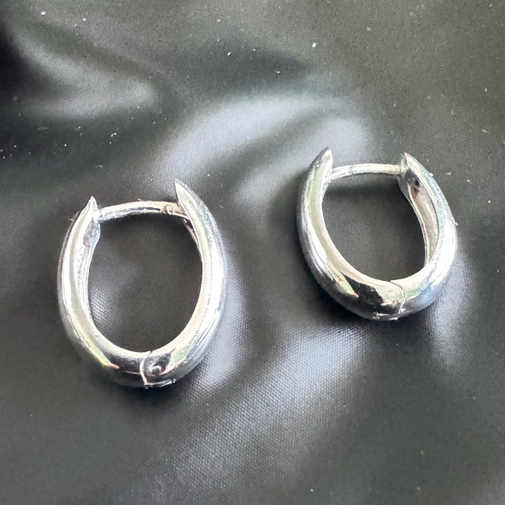 925?Sterling silver Hoop Earrings $25